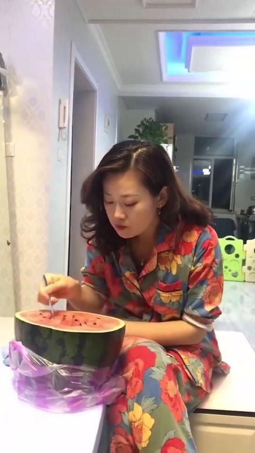 老姐吃瓜,揭秘老姐吃瓜背后的故事与趣味