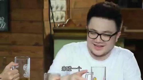 小伙吃瓜绝技,揭秘小伙独门吃瓜绝技